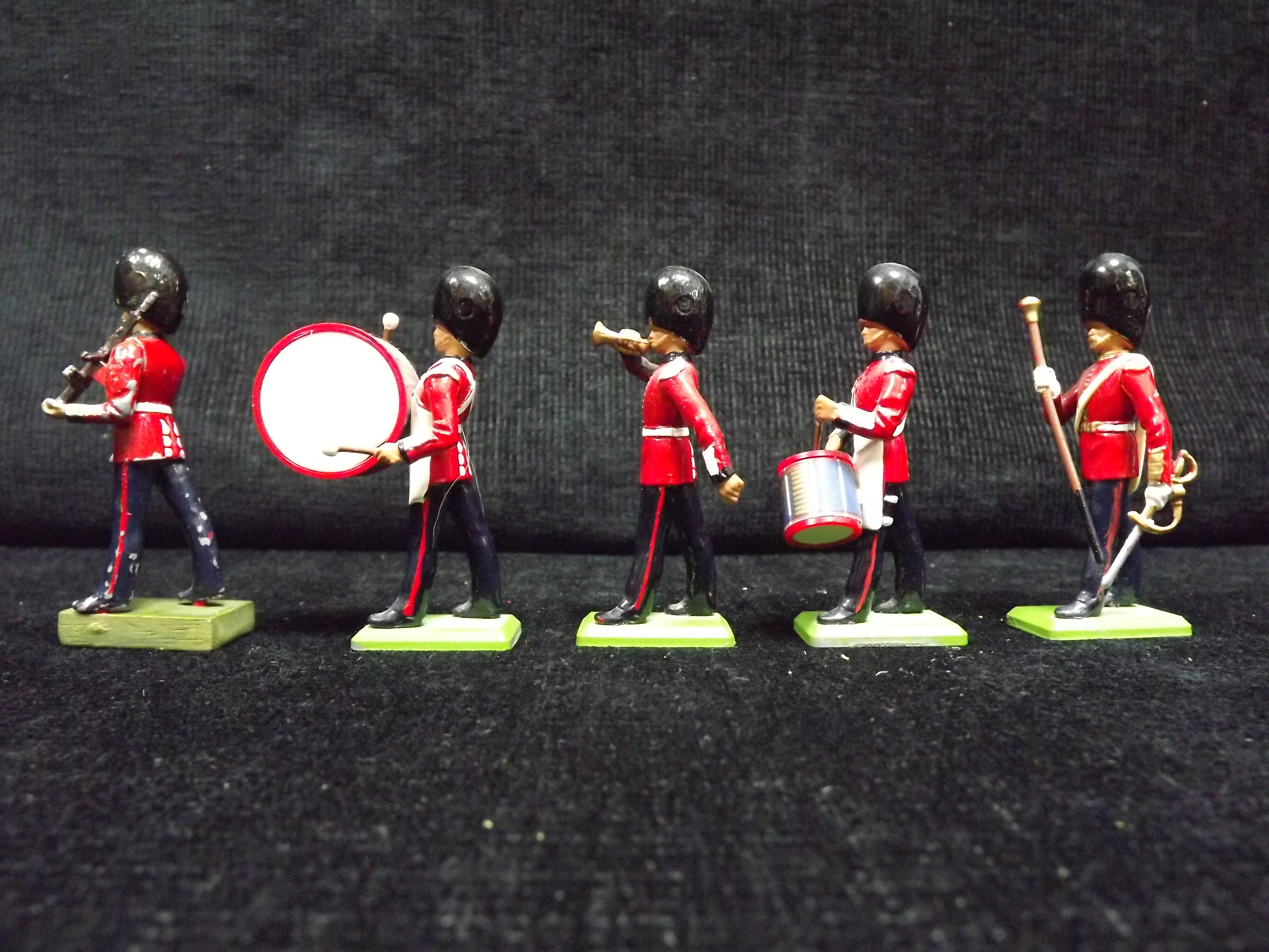 5 x Britains Coldstream Guards Marching Band Members. Cast Metal. Band members in very good - Image 2 of 4