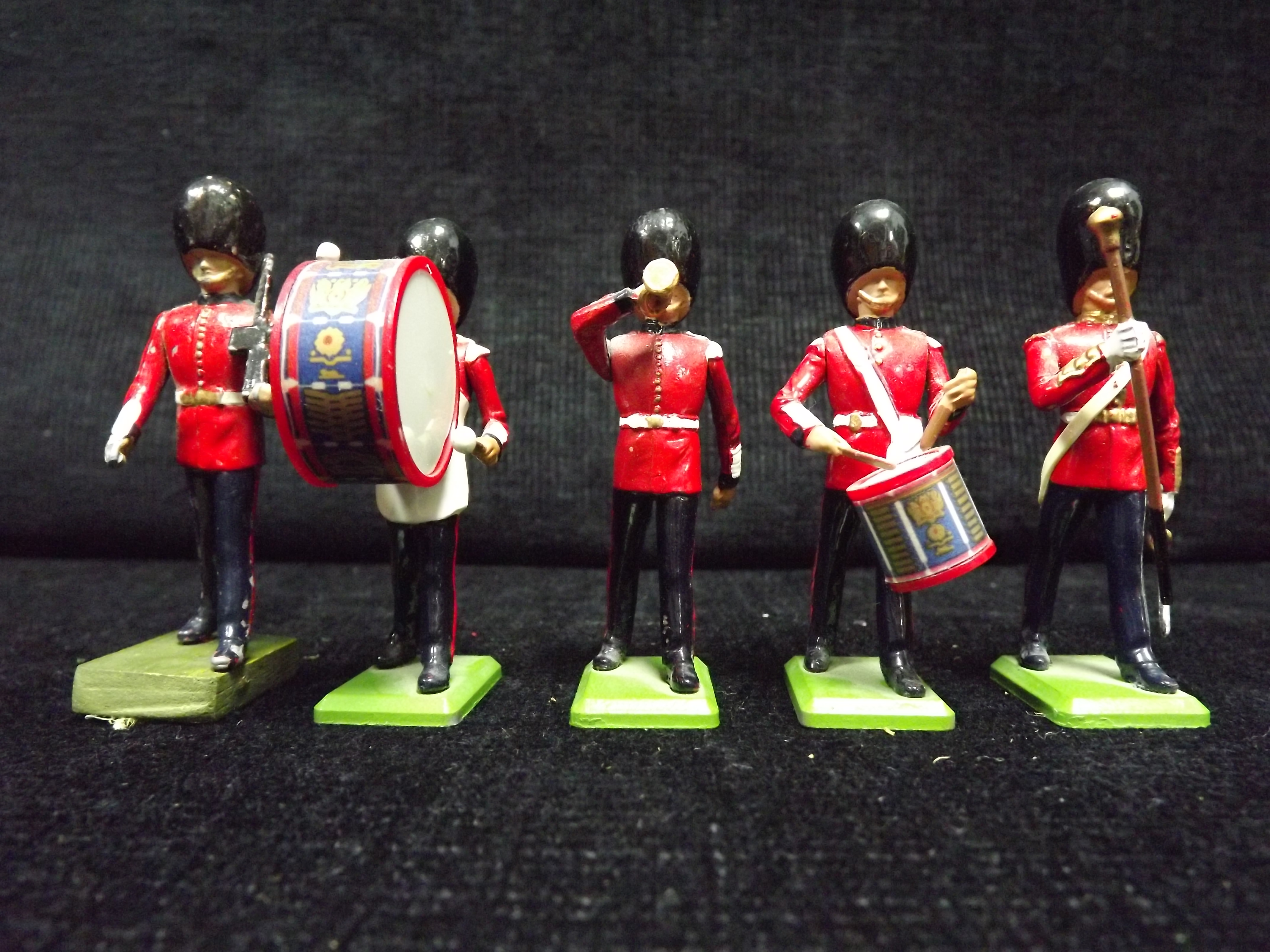 5 x Britains Coldstream Guards Marching Band Members. Cast Metal. Band members in very good - Image 3 of 4
