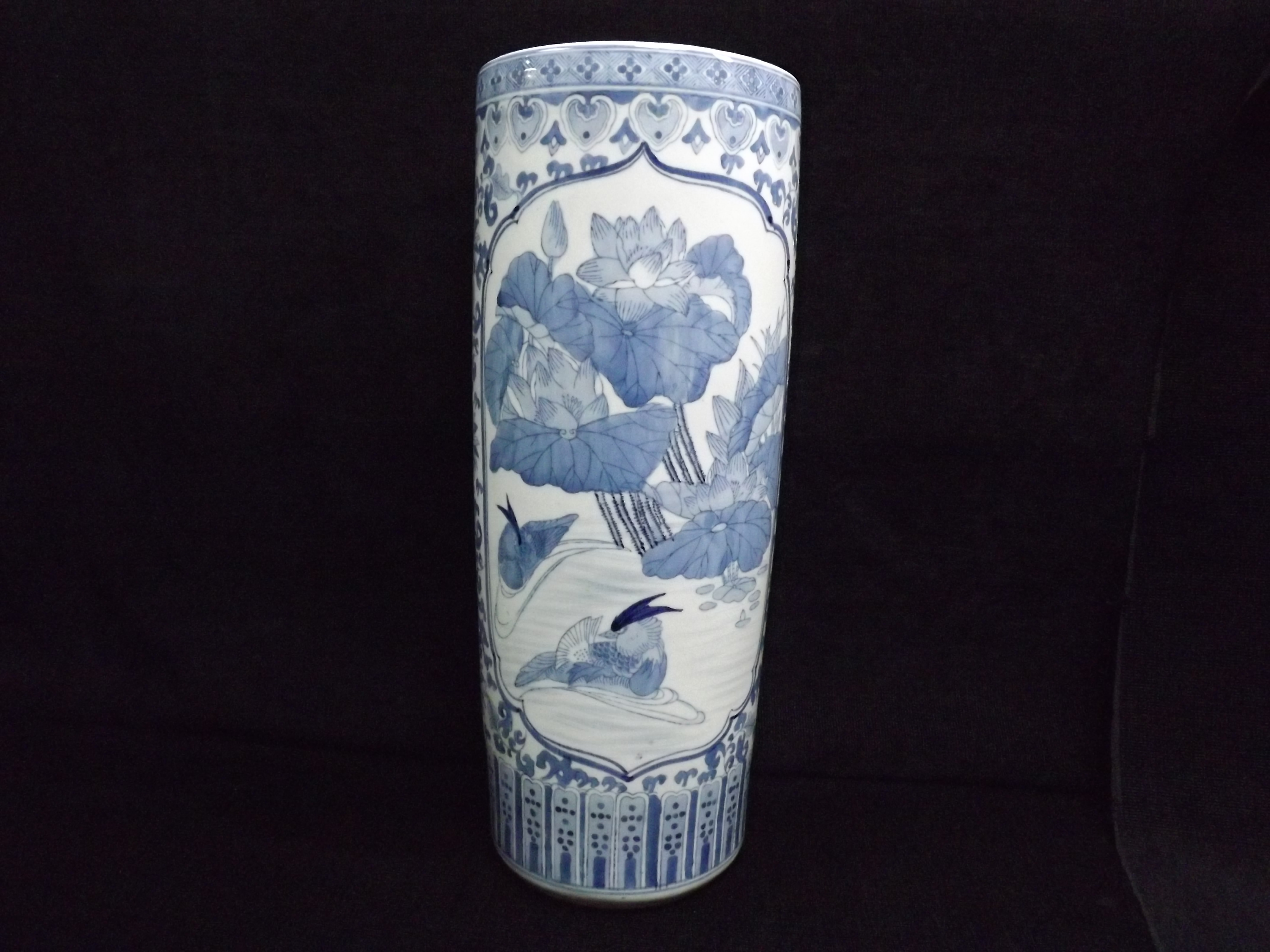 Large Chinese Stick / Umbrella Stand. 20th century Blue and White Ceramic. Decorated with a Lake
