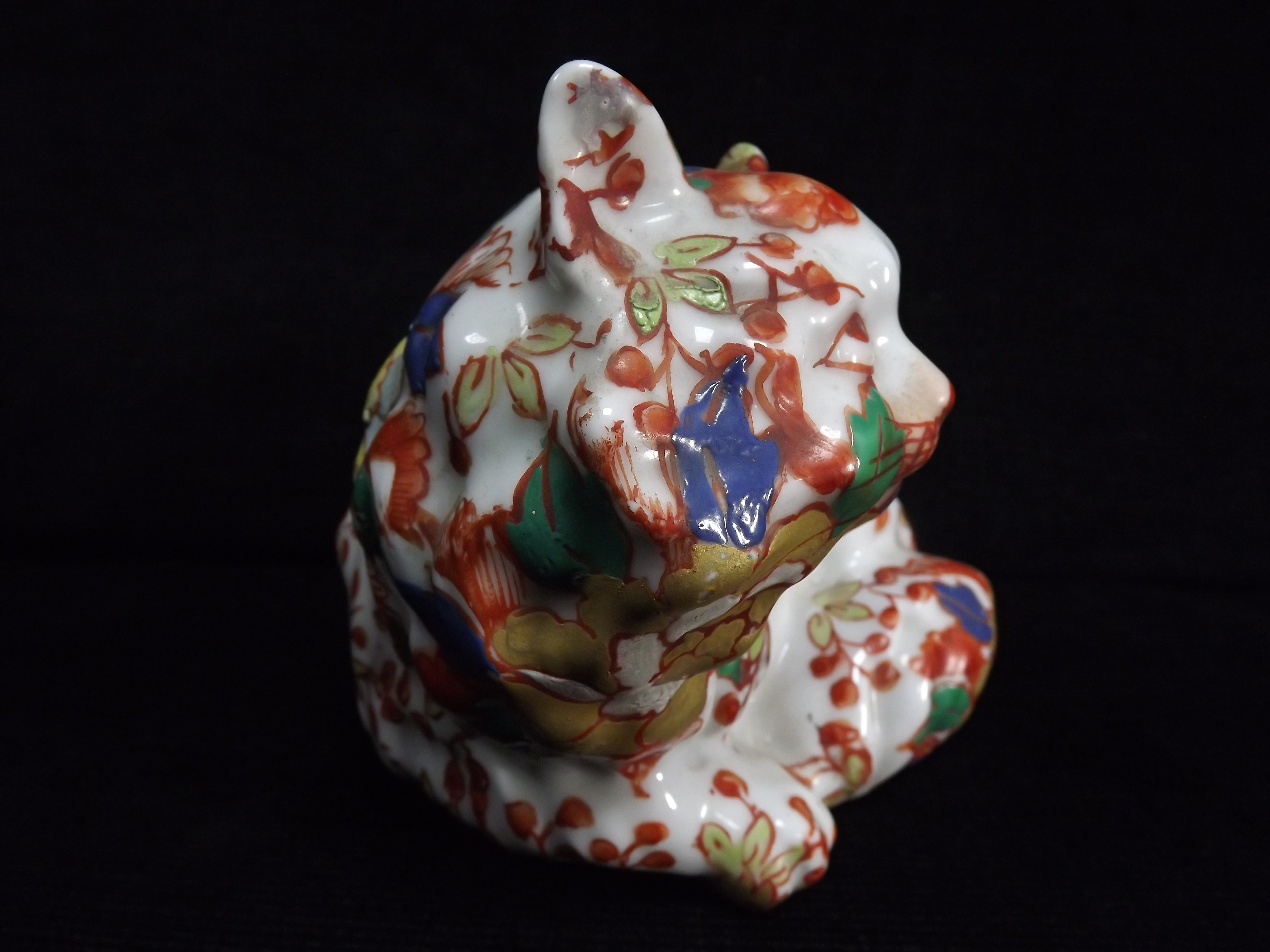 Chinese Famille Rose Cat - Pottery with White Enamel ground, overpainted flowers and buds. In - Image 4 of 6