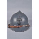 Casque Adrian 1915. Infanterie. Peinture bleu clair d’usine avec l’attribut d’une teinte plus