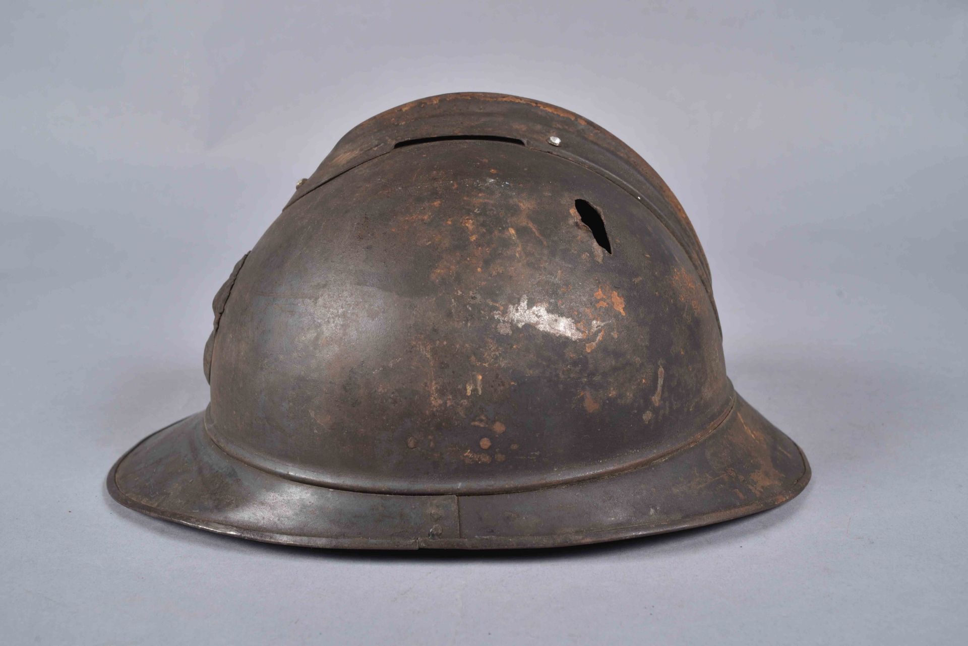 Casque Adrian 1915. Infanterie. Impacté. Peinture bleu claire d’usine avec l’attribut de la même - Bild 2 aus 6