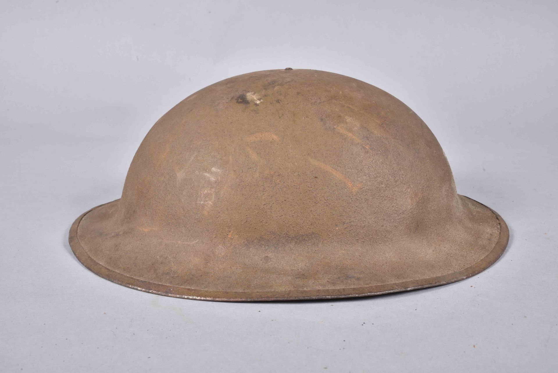 US- Casque M-1917 de la 80th division américaine Blue Ridge. Coque en acier recouverte d’une - Bild 4 aus 6