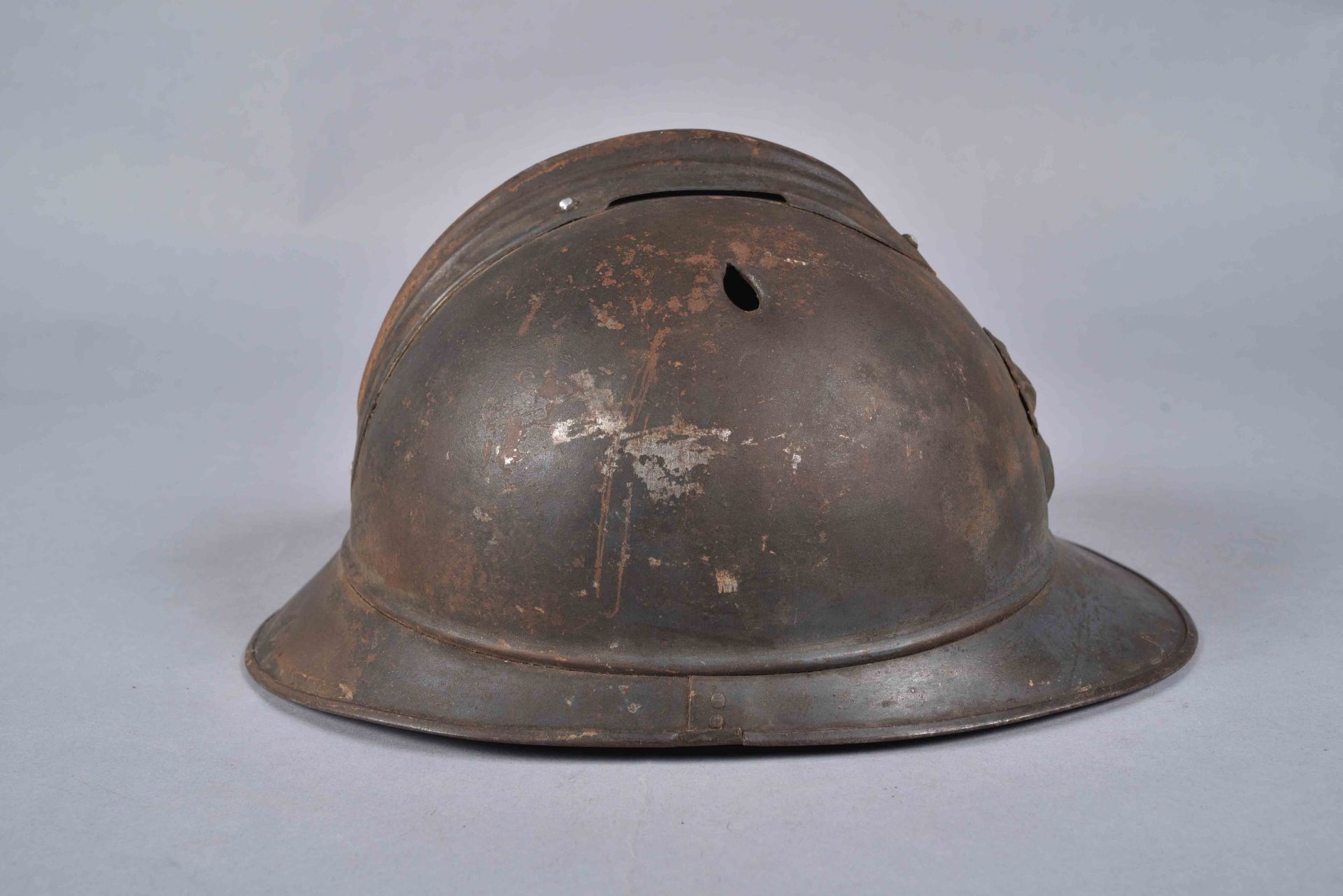 Casque Adrian 1915. Infanterie. Impacté. Peinture bleu claire d’usine avec l’attribut de la même - Bild 4 aus 6