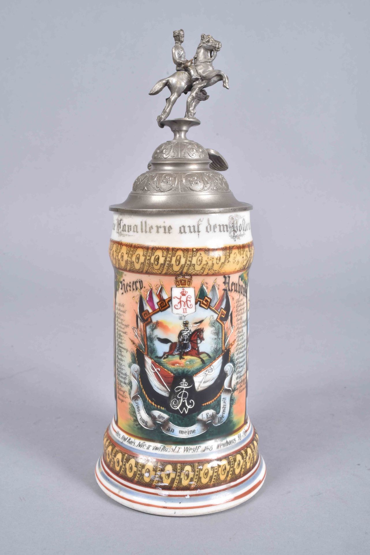 Prusse. Chope en porcelaine du 8 ème régiment de Hussard. Complète avec son couvercle surmontée d'un