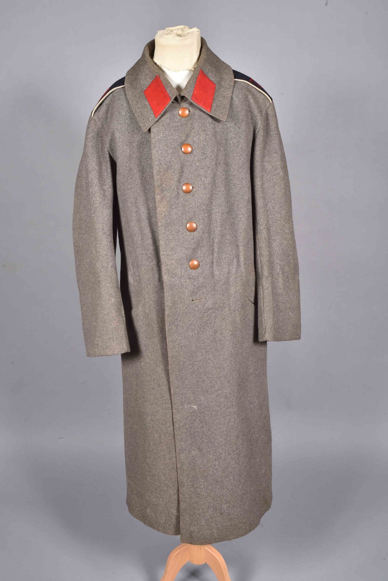 Manteau troupe modèle 1894 en laine grise avec pattes d'épaules du 79° régiment d'infanterie.