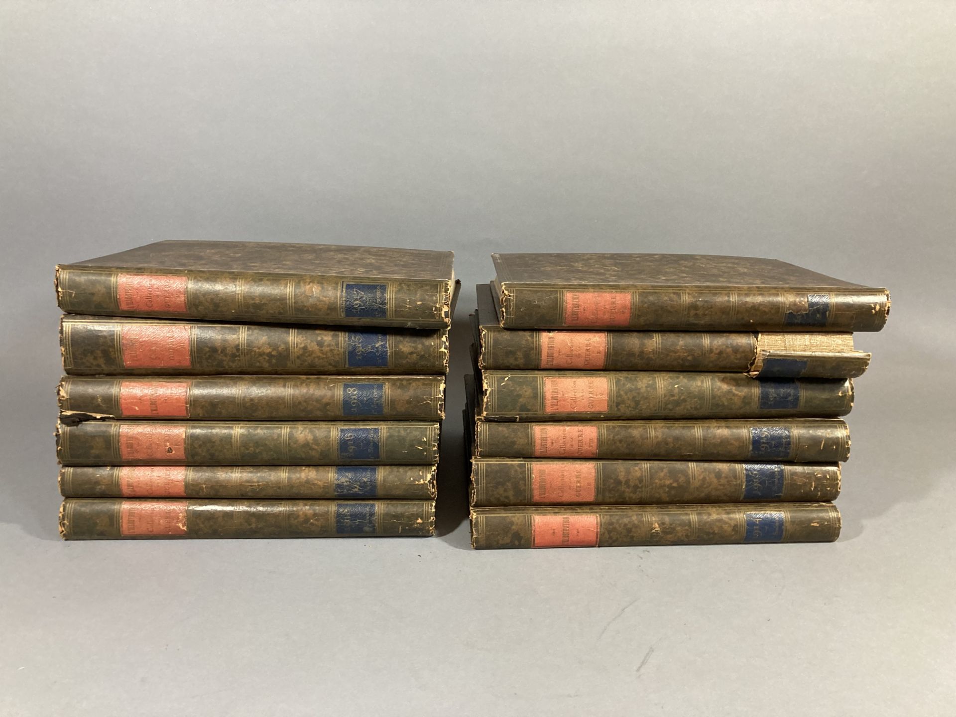 L’ILLUSTRATION 1914-1918- 12 volumes reliés (10+2). Quelques reliures accidentées.