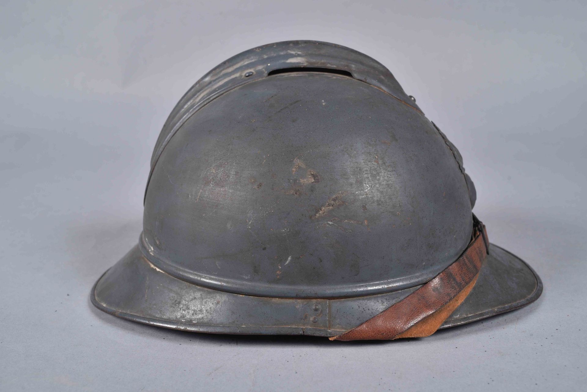 Casque Adrian 1915. Infanterie. Peinture bleu clair d’usine avec l’attribut d’une teinte - Bild 4 aus 6