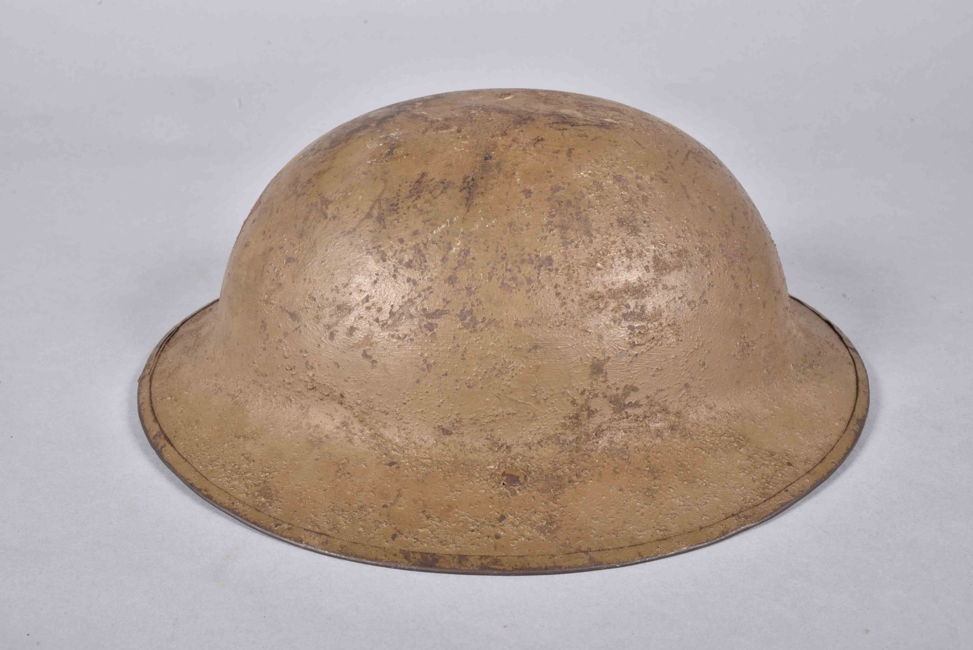 US- Casque Mk I de la 6th Division américaine. Coque en acier recouverte d’une peinture anti- - Bild 2 aus 7