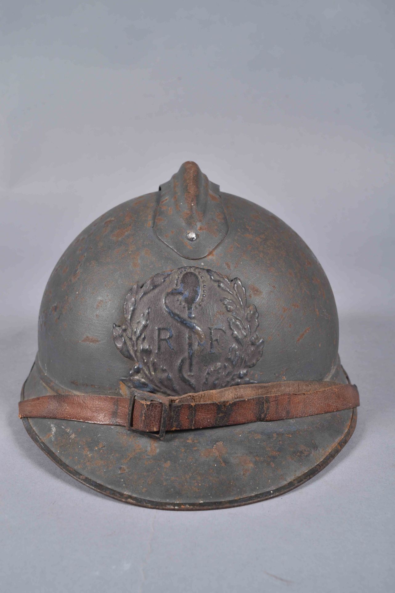 Casque Adrian 1915. Service de Santé. Peinture bleu clair d’usine. Coque B. L’attribut seul a reçu