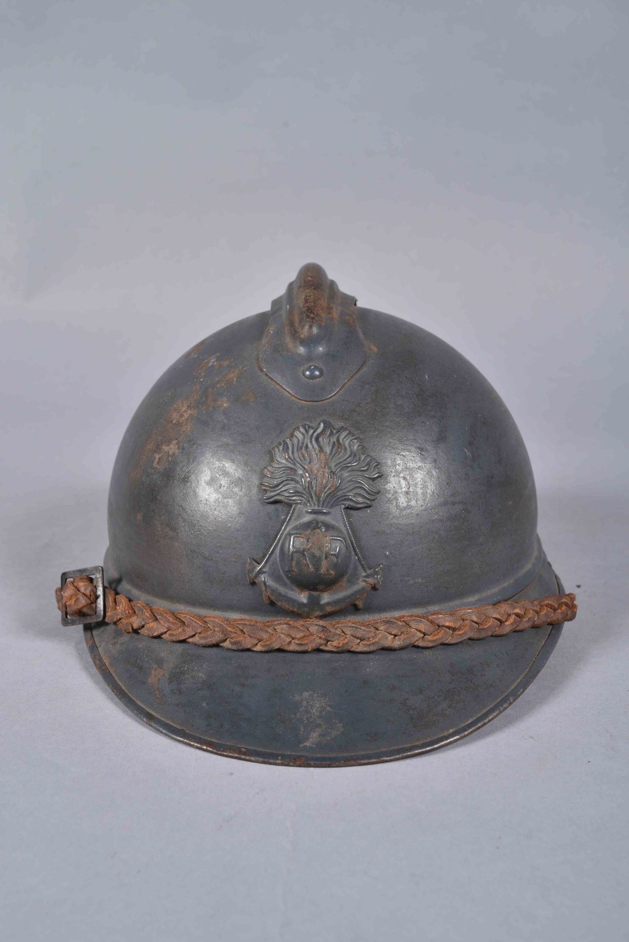 Casque Adrian 1915. Colonial. Peinture bleu clair d’usine avec l’attribut d’une teinte identique.