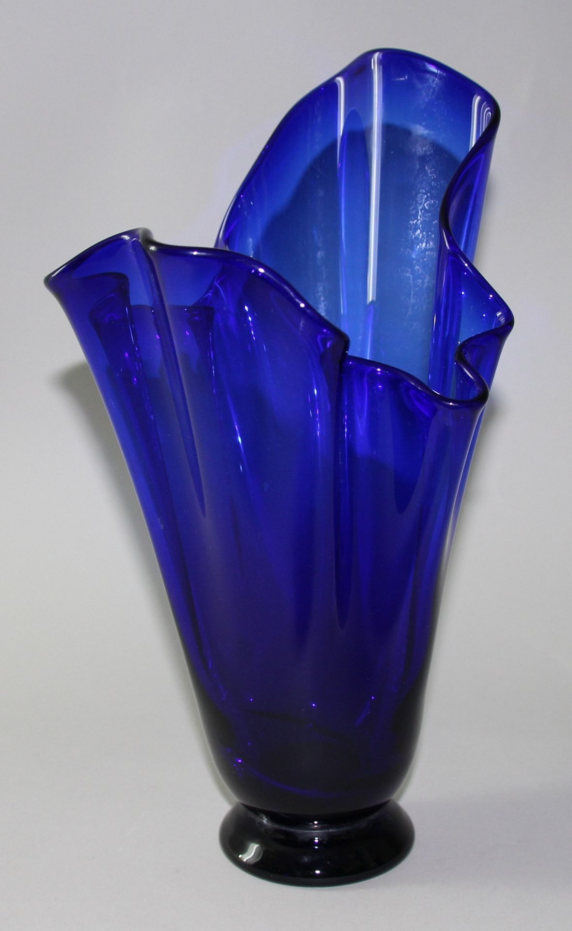 Blaue Designer Vase, "Kim Toftholm", Italien, 20.Jhd. , Höhe: ca 33cm, Durchmesser: ca 19cm