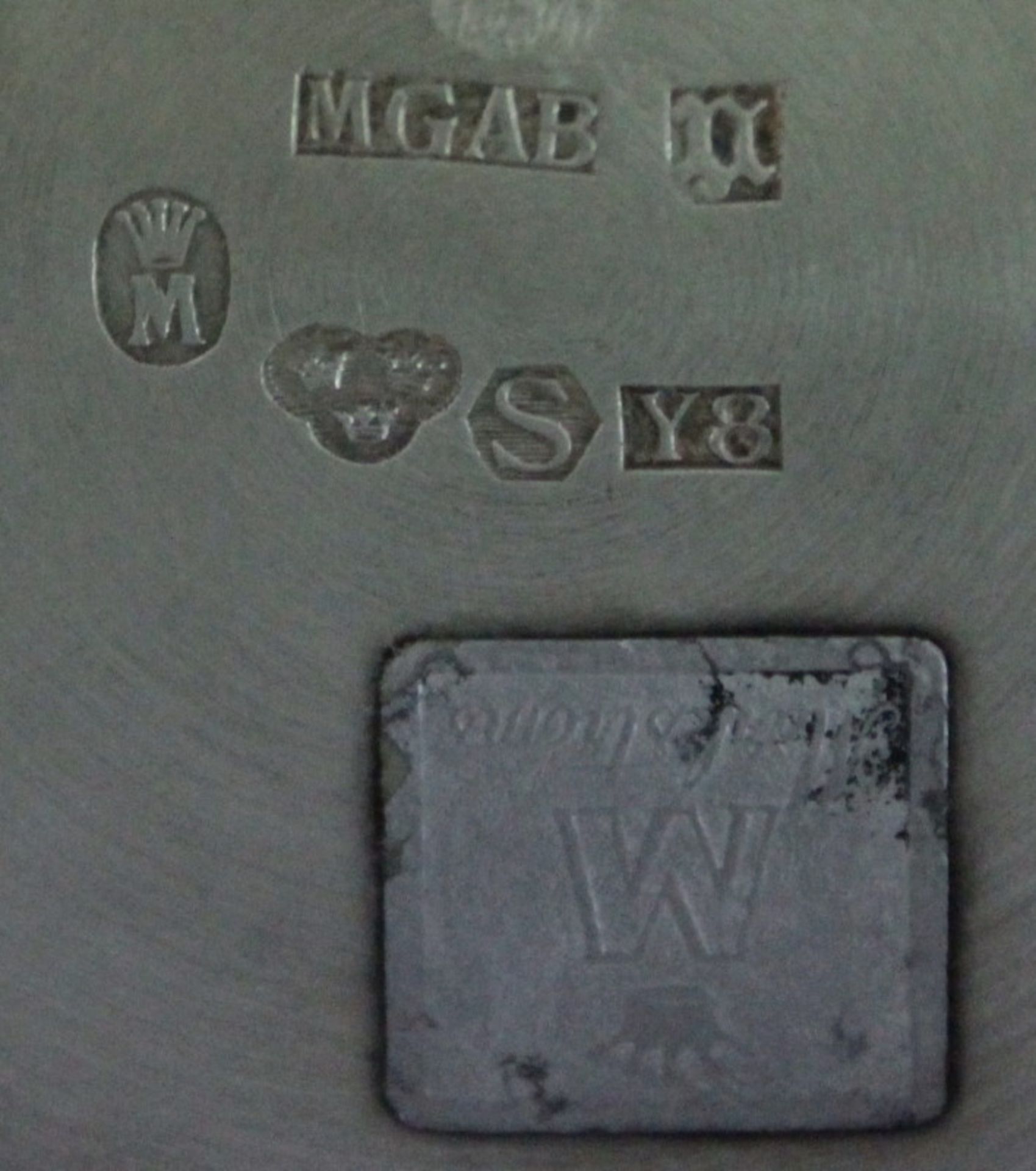 Kratervase, 830er Silber, Uppsala, 1949, Gesamtgewicht: ca. 379gr. Auf rundem Stand der weit - Bild 3 aus 3