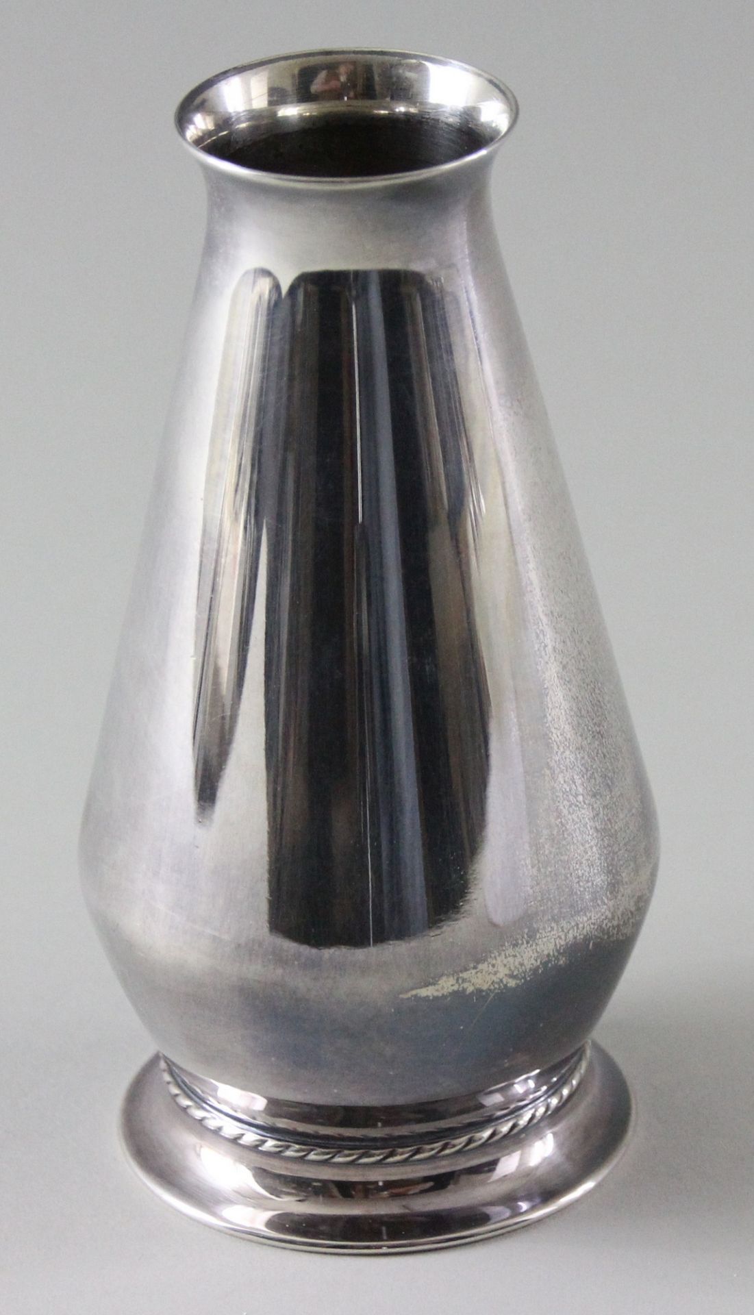 Vase, 925er Sterlingsilber, Schweden, 1960, Gesamtgewicht: ca. 132gr. Auf rundem Standring
