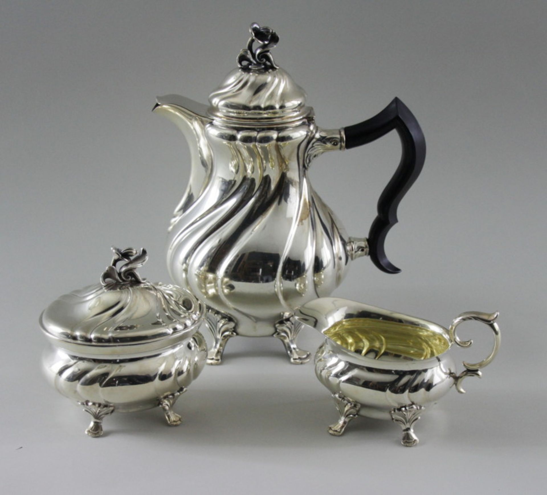 3 tlg. Kaffeeset, 830er Silber, Stockholm, C.G. Hallberg, 1951, Ges.-Gew. ca.: 1.350gr. Bestehend