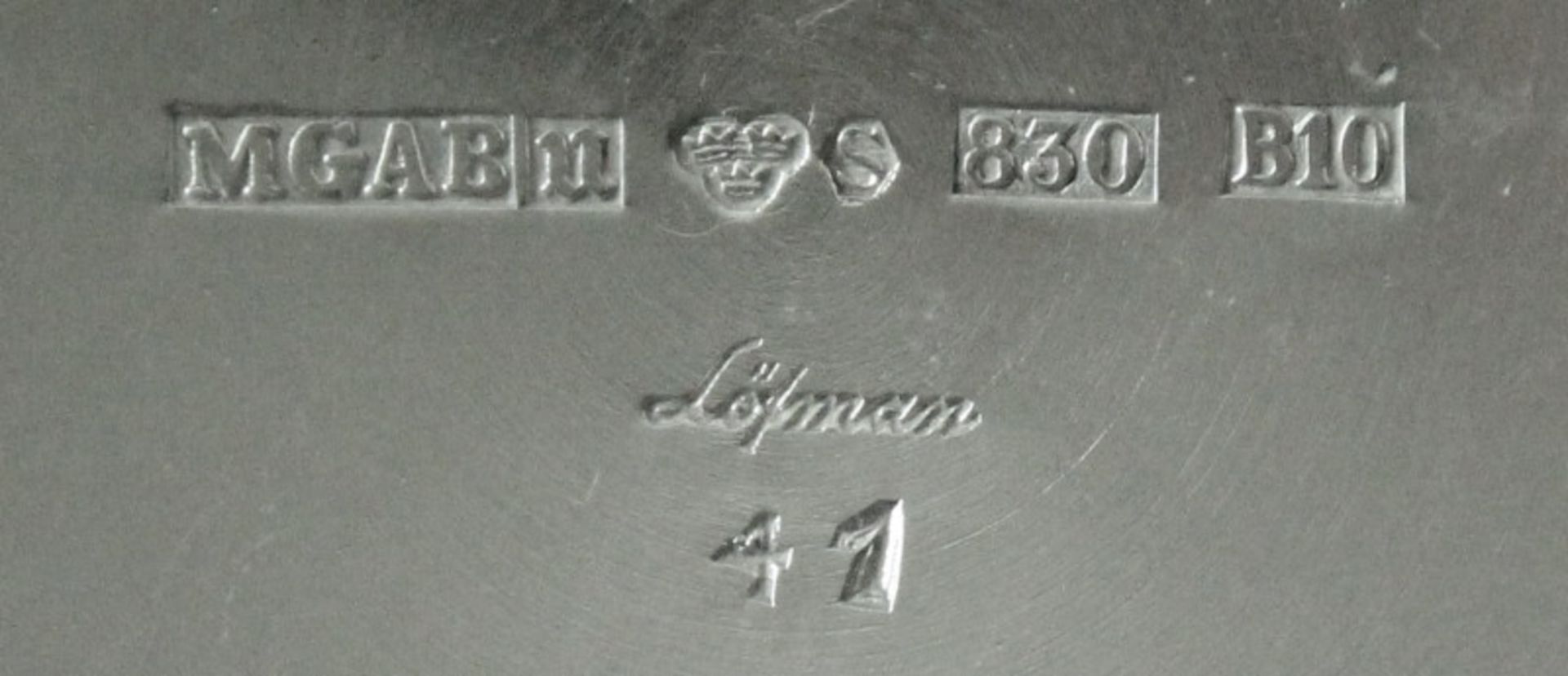 Kleine Dose, 830er Silber, Uppsala, 1976, Ges.-Gew. ca.: 59gr. Runder geradwandiger Korpus, Deckel - Bild 2 aus 2