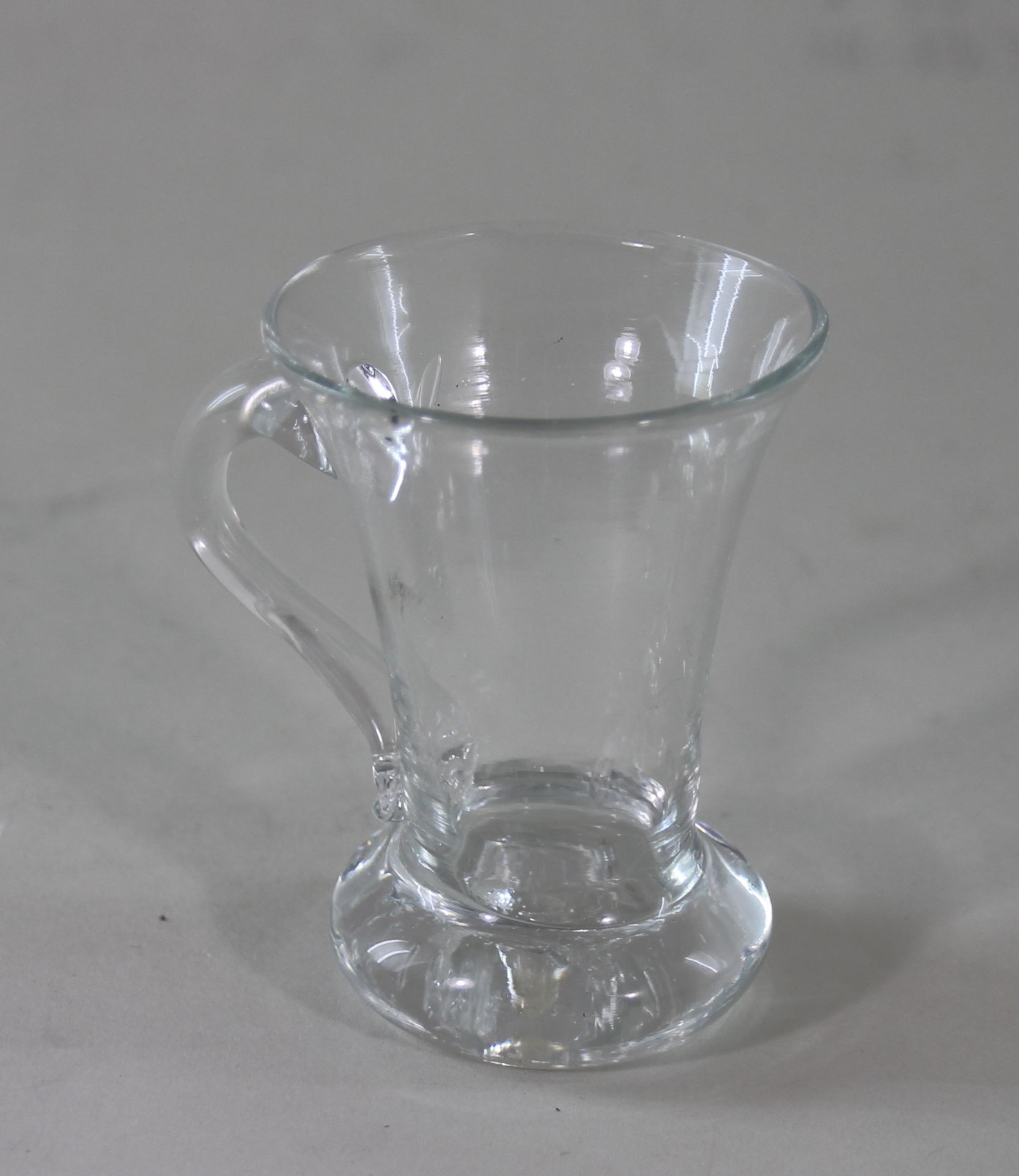 Medizinglas, 20.Jhd. Glas mit Abriß, Höhe ca.: 7,5cm