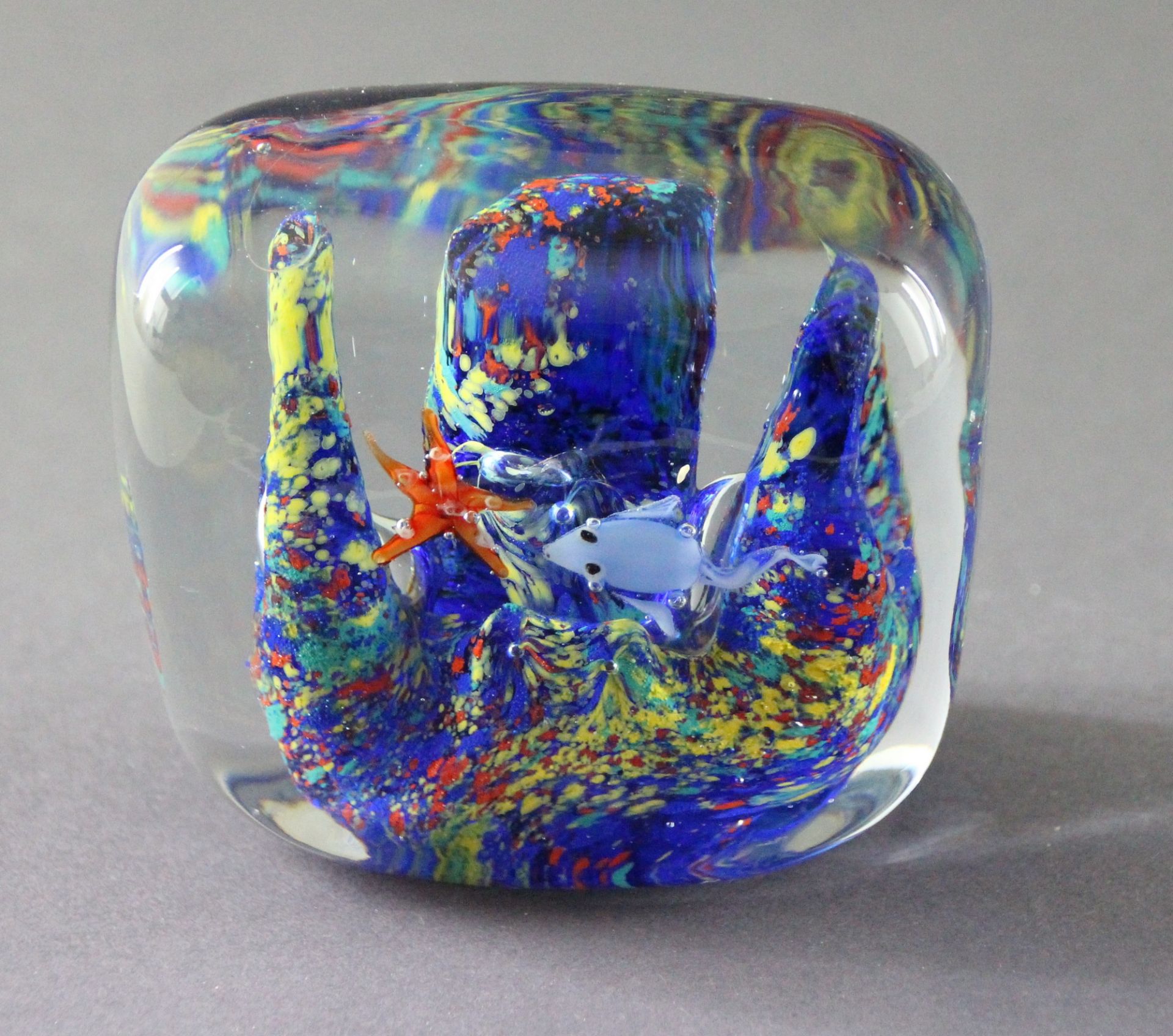 Paperweight, Murano, "Aquarium", 2. H. 20. Jhd. Rechteckige Form, farbloses Glas, kleiner Fisch und