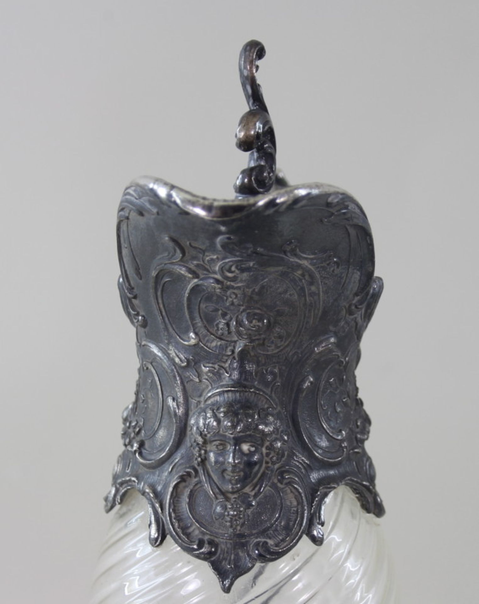 Historismus Schenkkanne mit Silber Zinnmontur gedrehtes Glas, guter Zustand, Gesamthöhe ca.: 32,5cm - Bild 2 aus 2