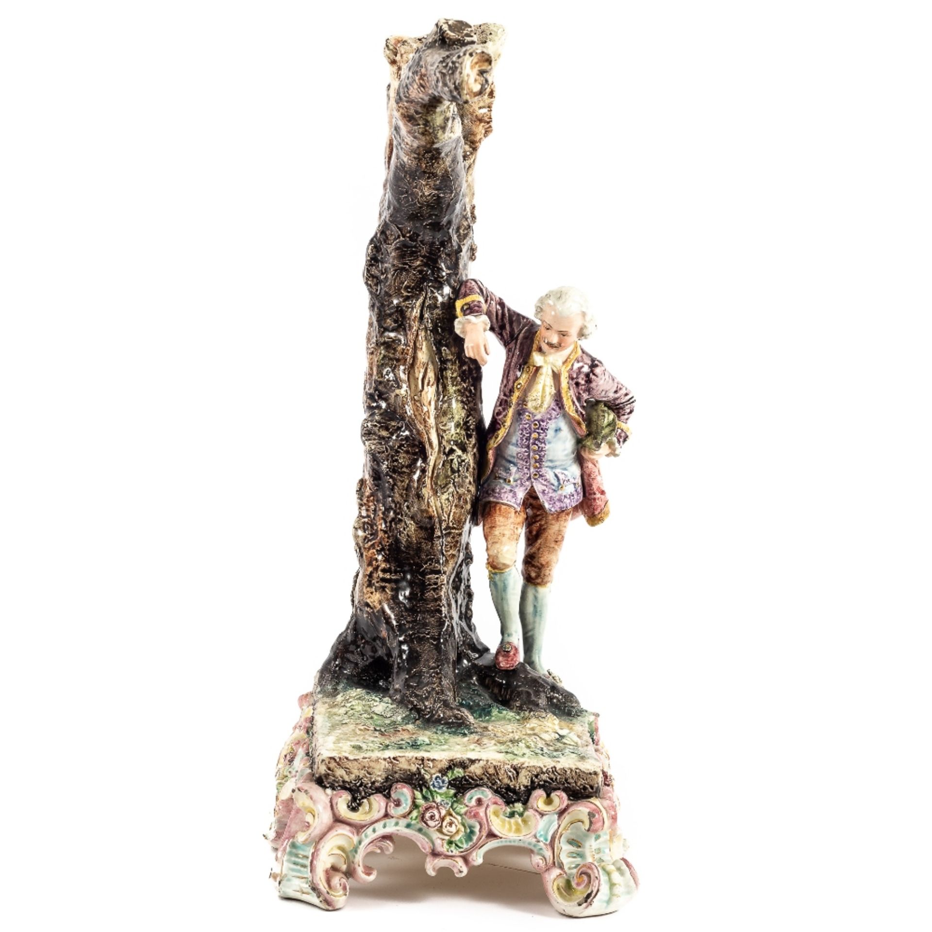 Caballero apoyado en un árbol. Figura en porcelana Royal Dux. Bohemia, ppios. del s.XX. - Bild 2 aus 3