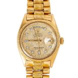 Rolex Oyster Perpetual Day Date 36, reloj de pulsera para caballero en oro con diamantes, c.1980.