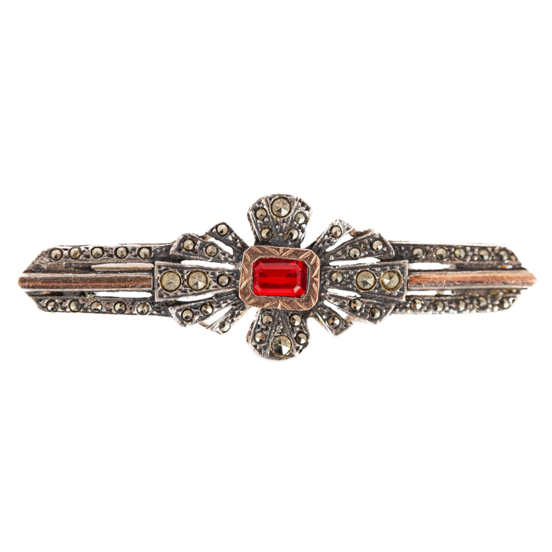 Broche en plata con símil de rubí y marquesitas, c.1940.