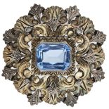 Broche en plata con símil de topacio azul, c.1940.