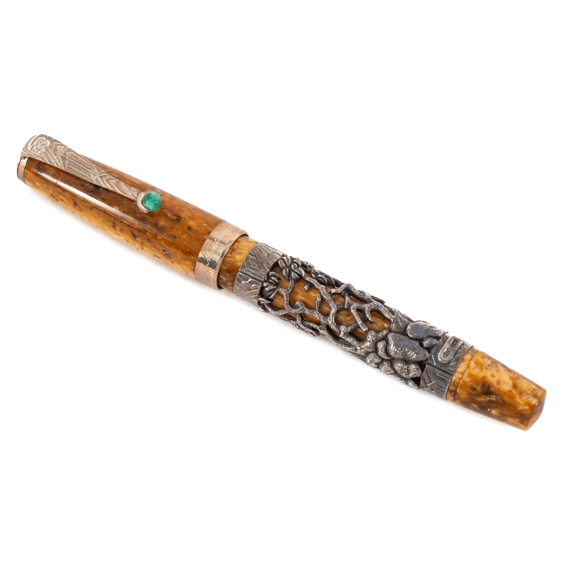 Pluma estilográfica Montegrappa colección "Oriental Zodiac" modelo "Goat", 1998.