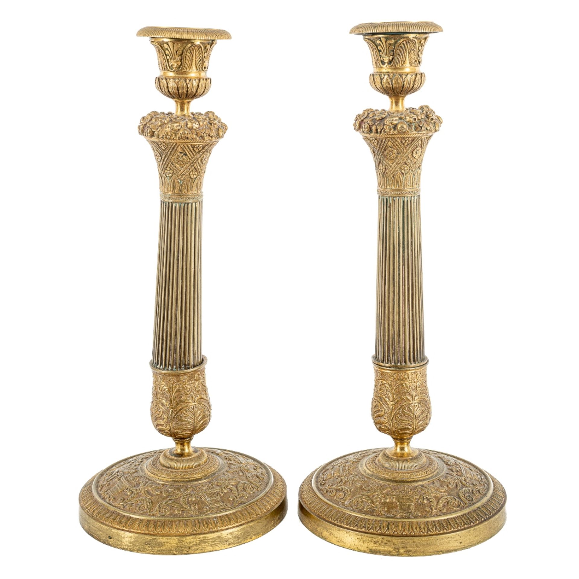 Pareja de candeleros Imperio en bronce. Francia, primer tercio del s.XIX.
