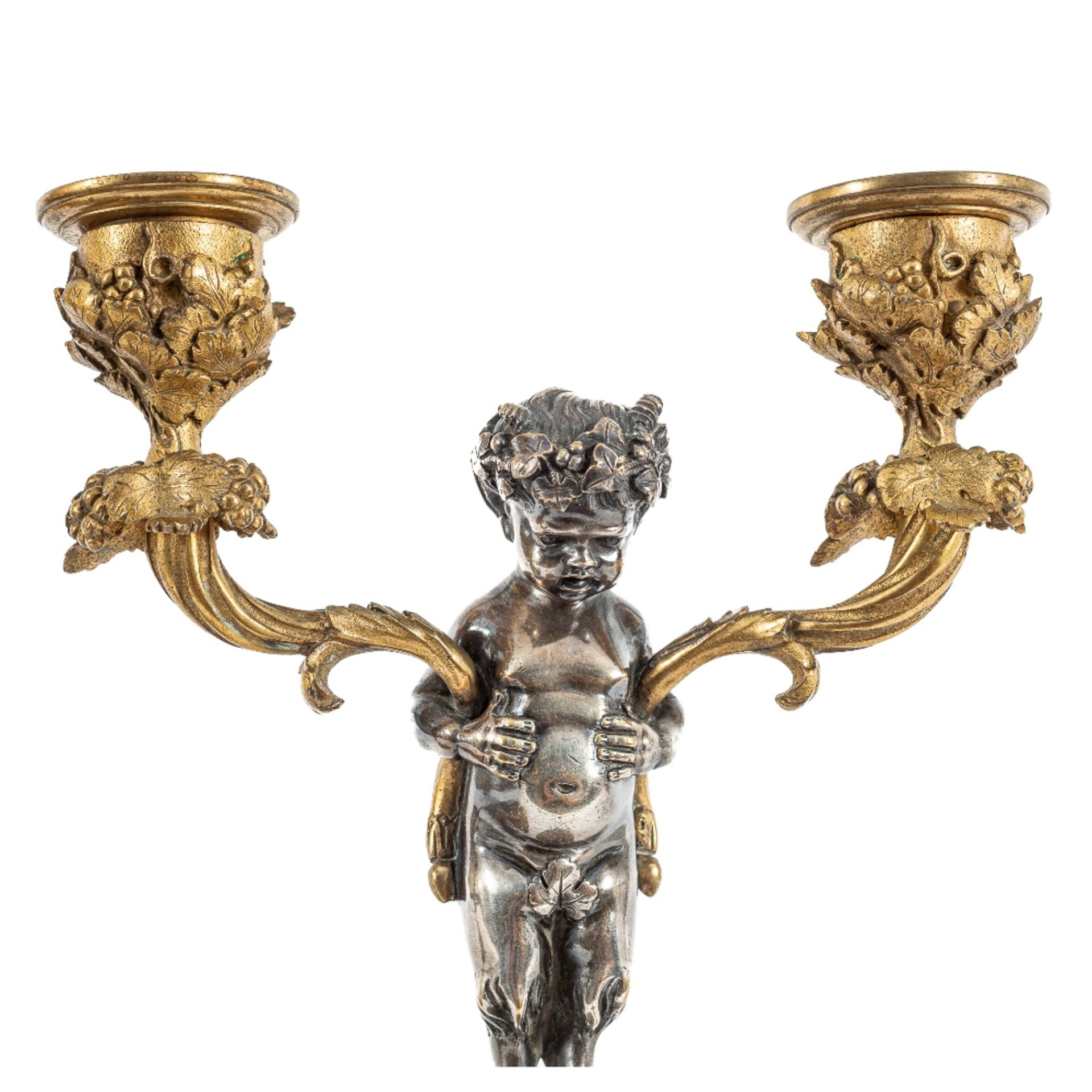 Pareja de candelabros de dos luces en bronce plateado y dorado. Francia, s.XIX.  - Image 2 of 3
