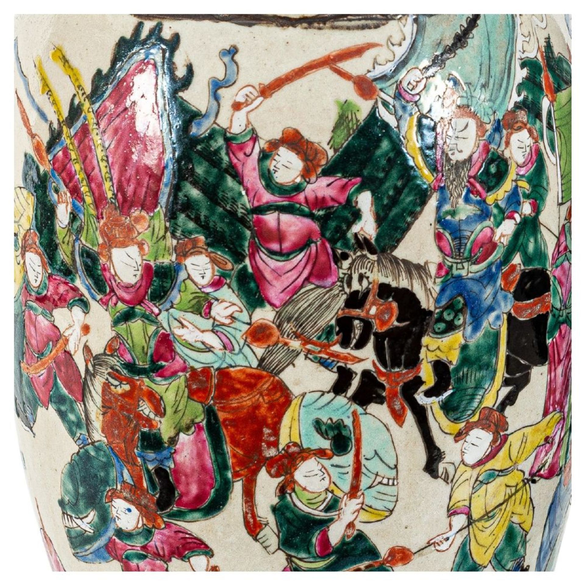 Pareja de jarrones en porcelana de Nanking. China, Dinastía Qing, fles. del s.XIX. - Image 2 of 4