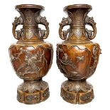 Gran pareja de jarrones en bronce. China, s.XX.