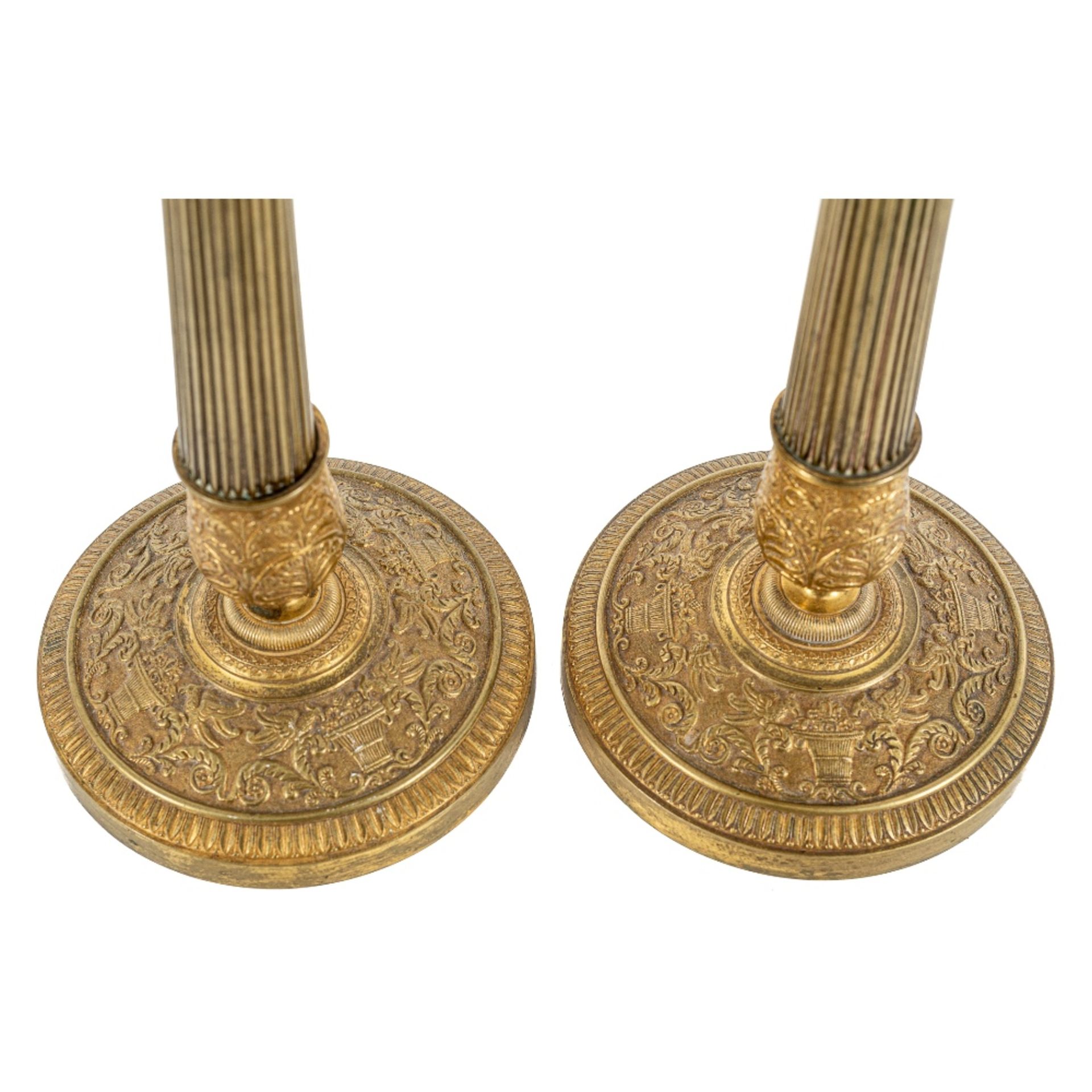 Pareja de candeleros Imperio en bronce. Francia, primer tercio del s.XIX. - Image 2 of 3