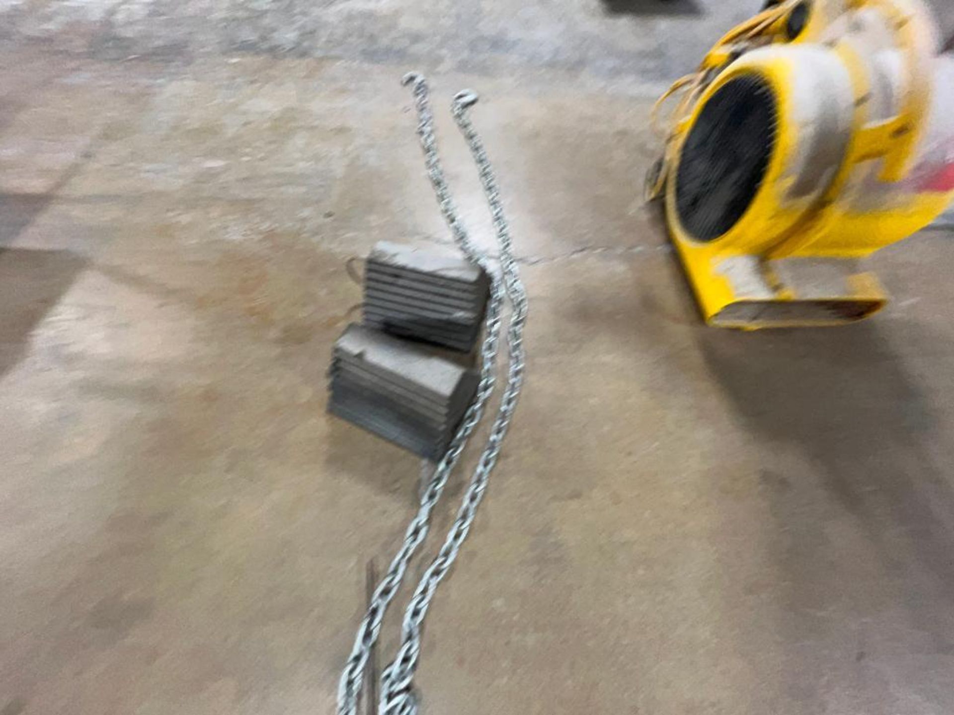 12 ft. chain and two wheel chocks - Image 3 of 6