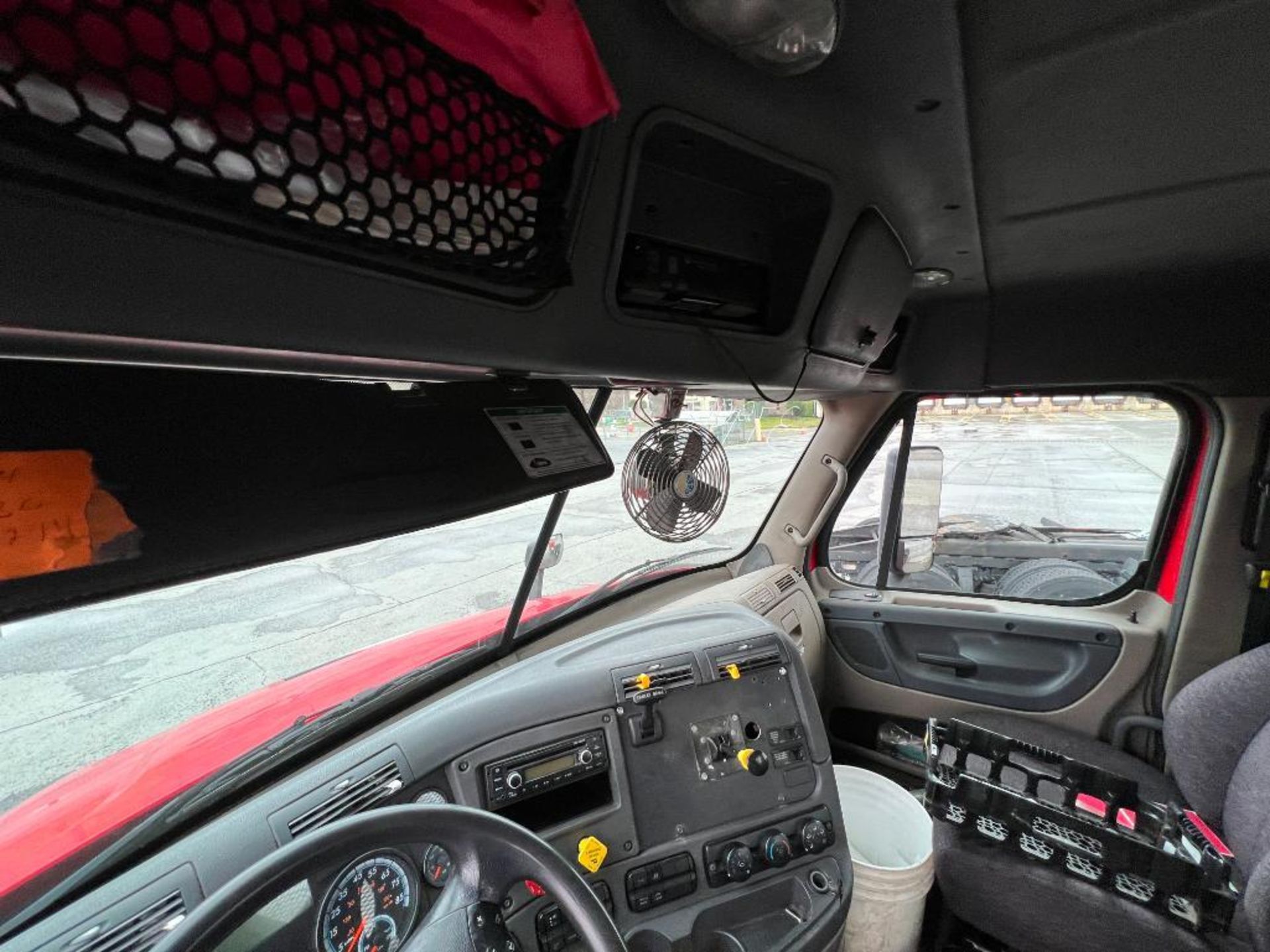 2013 Freightliner Cascadia Yard truck - Image 39 of 45