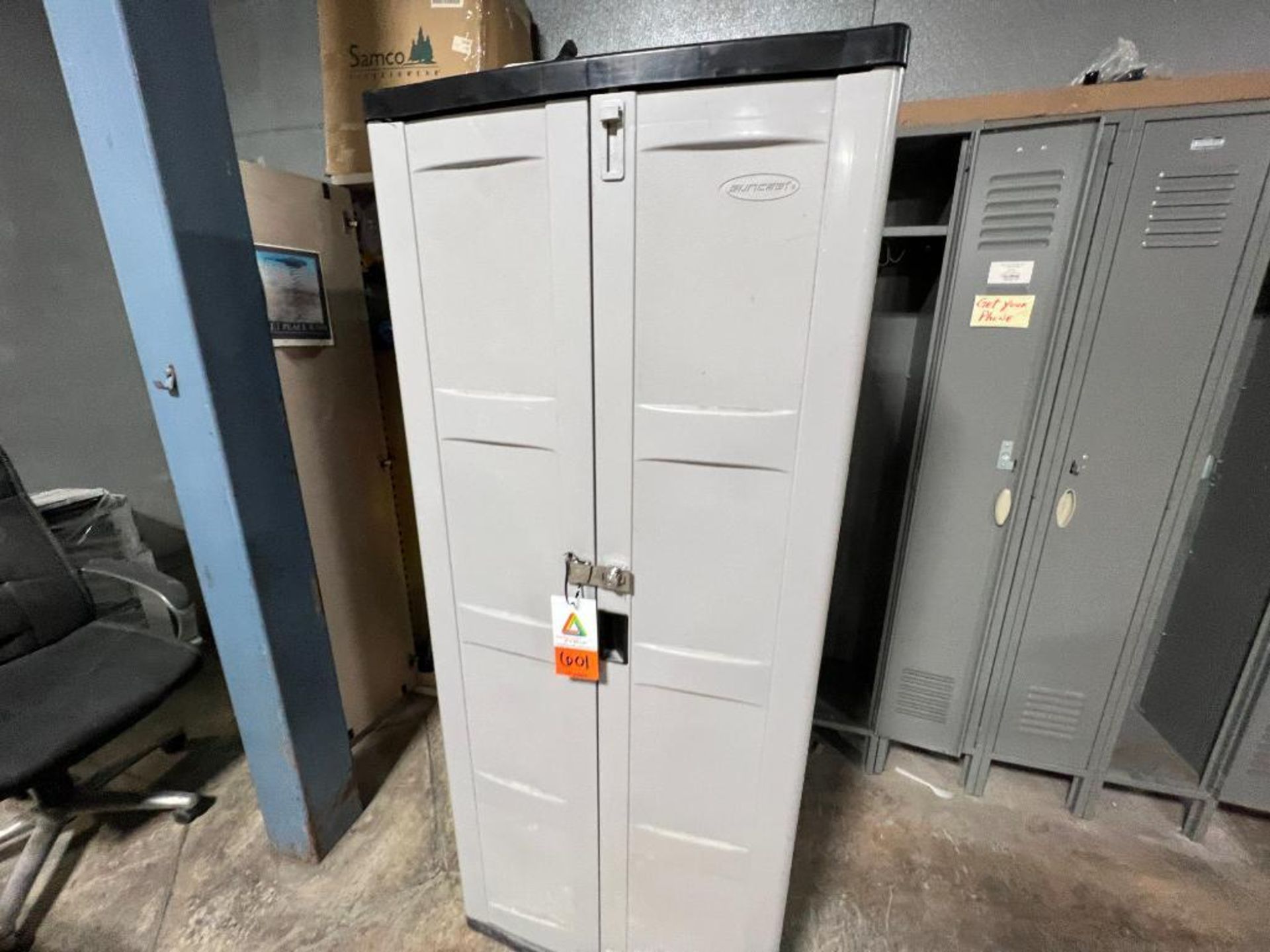 Assorted bays of lockers, two door plastic cabinet, and two door metal cabinet - Image 3 of 10