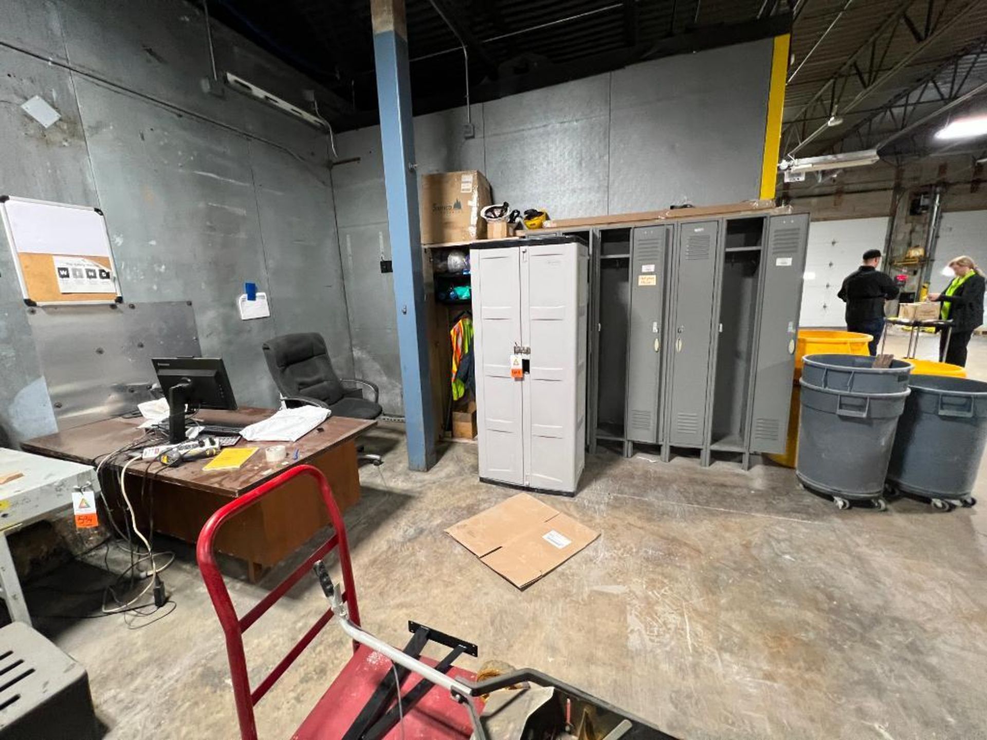 Assorted bays of lockers, two door plastic cabinet, and two door metal cabinet - Image 2 of 10