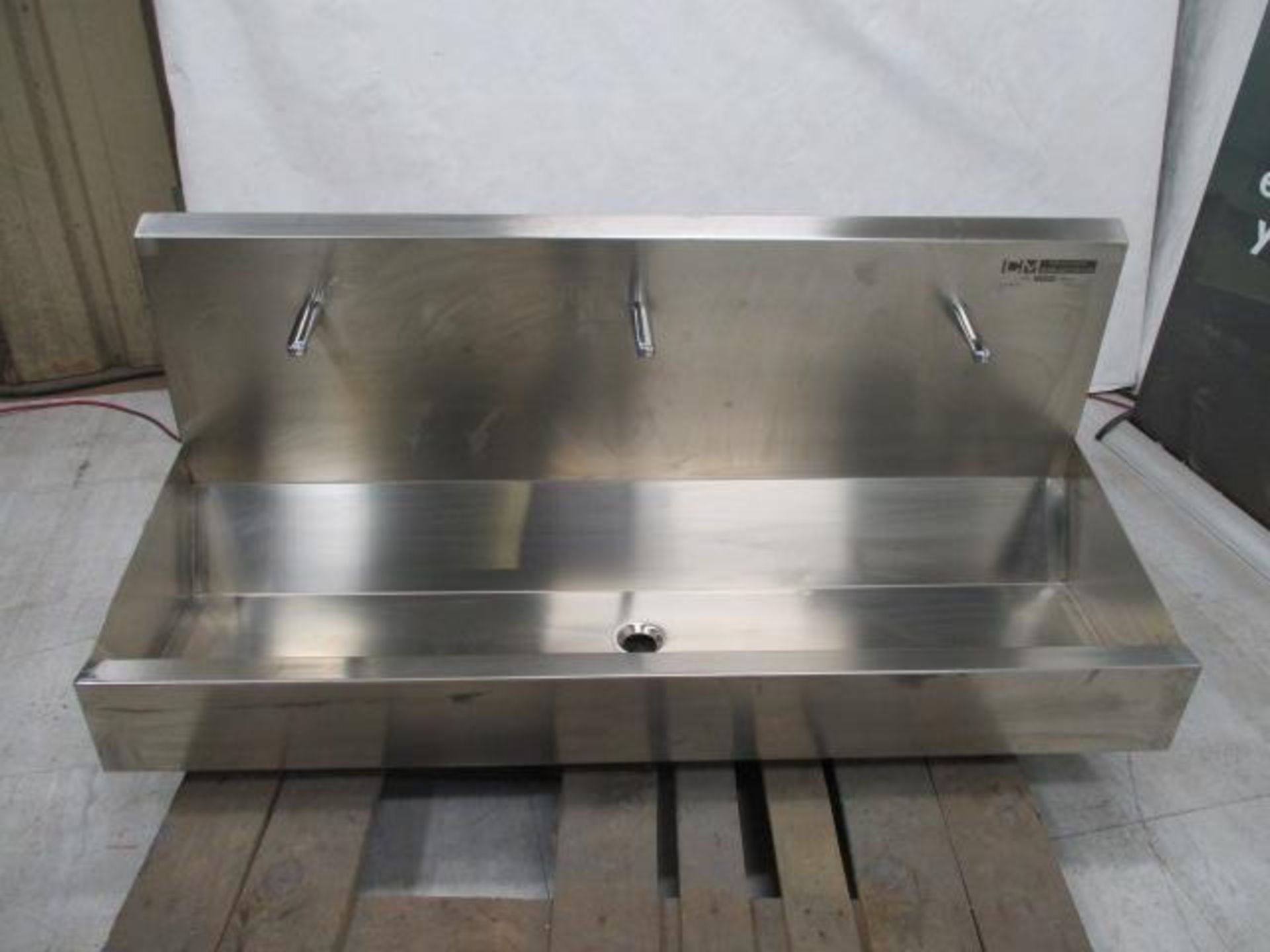 Stainless steel sink