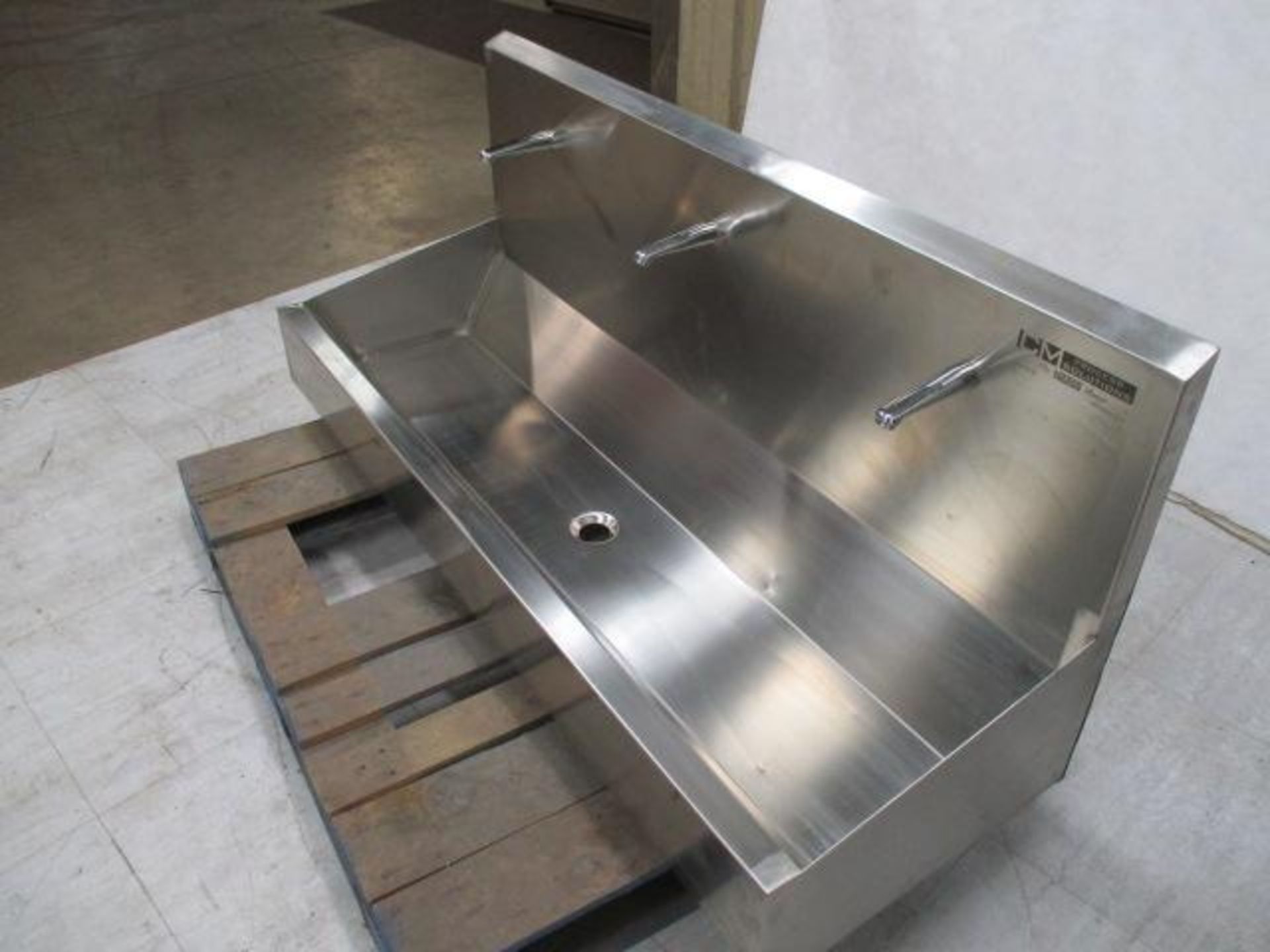 Stainless steel sink - Image 3 of 6