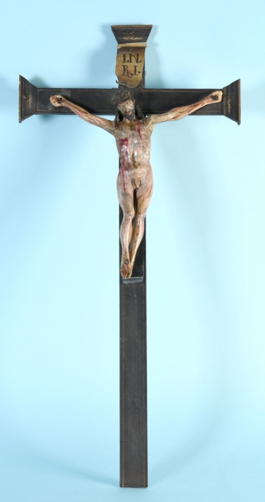 Entblößter Christus-Korpus mit Kreuz