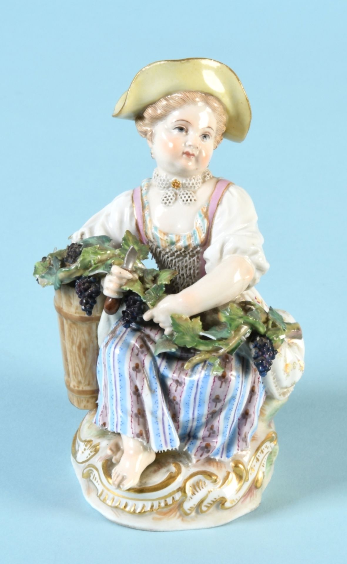 Figur - Gärtnerkind mit Traubenkorb "Schwerter Meissen"