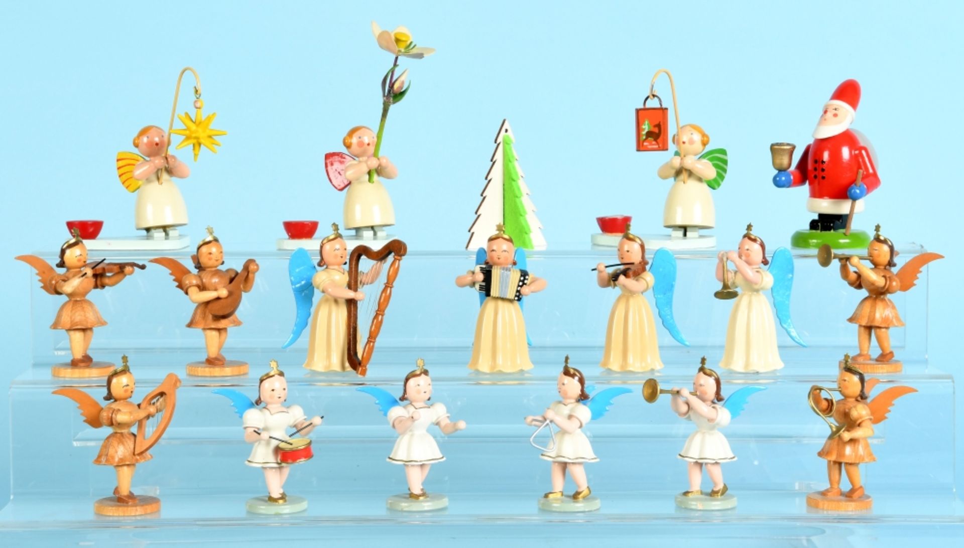 Engelfiguren, 16 Stück mit Weihnachtsmann