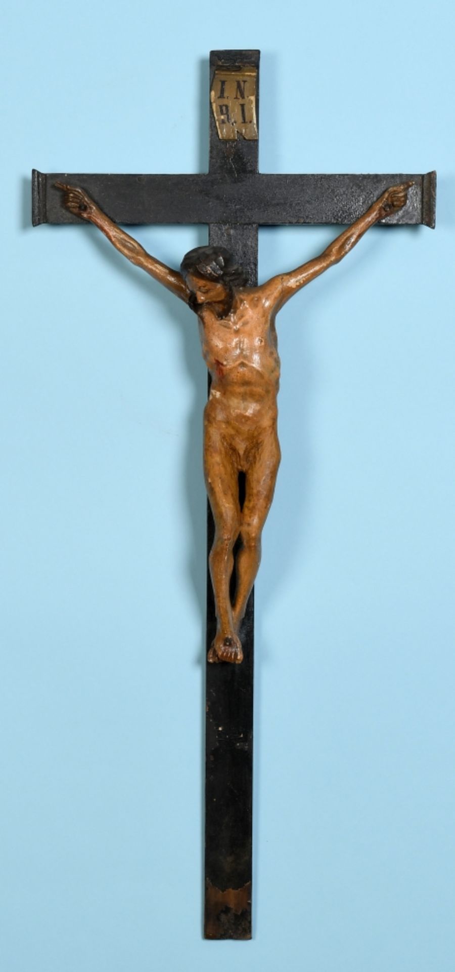 Entblößter Christus-Korpus mit Kreuz