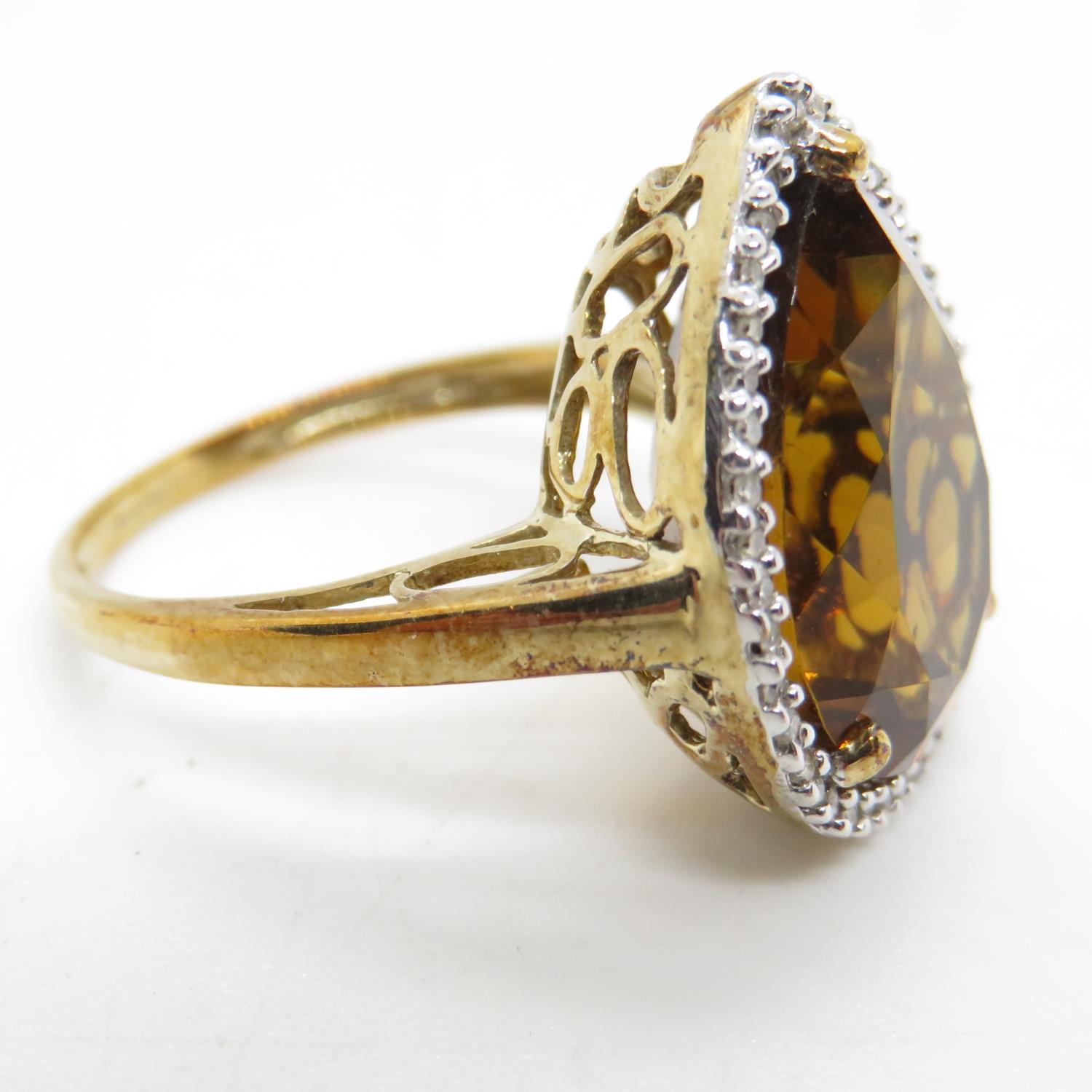 9ct gold with large amber stone and diamond chipping halo ring size M 4.7g - Bild 2 aus 4