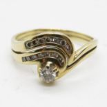 9ct gold crossover ring with diamond central stone and diamond surrounds size N 2.3g