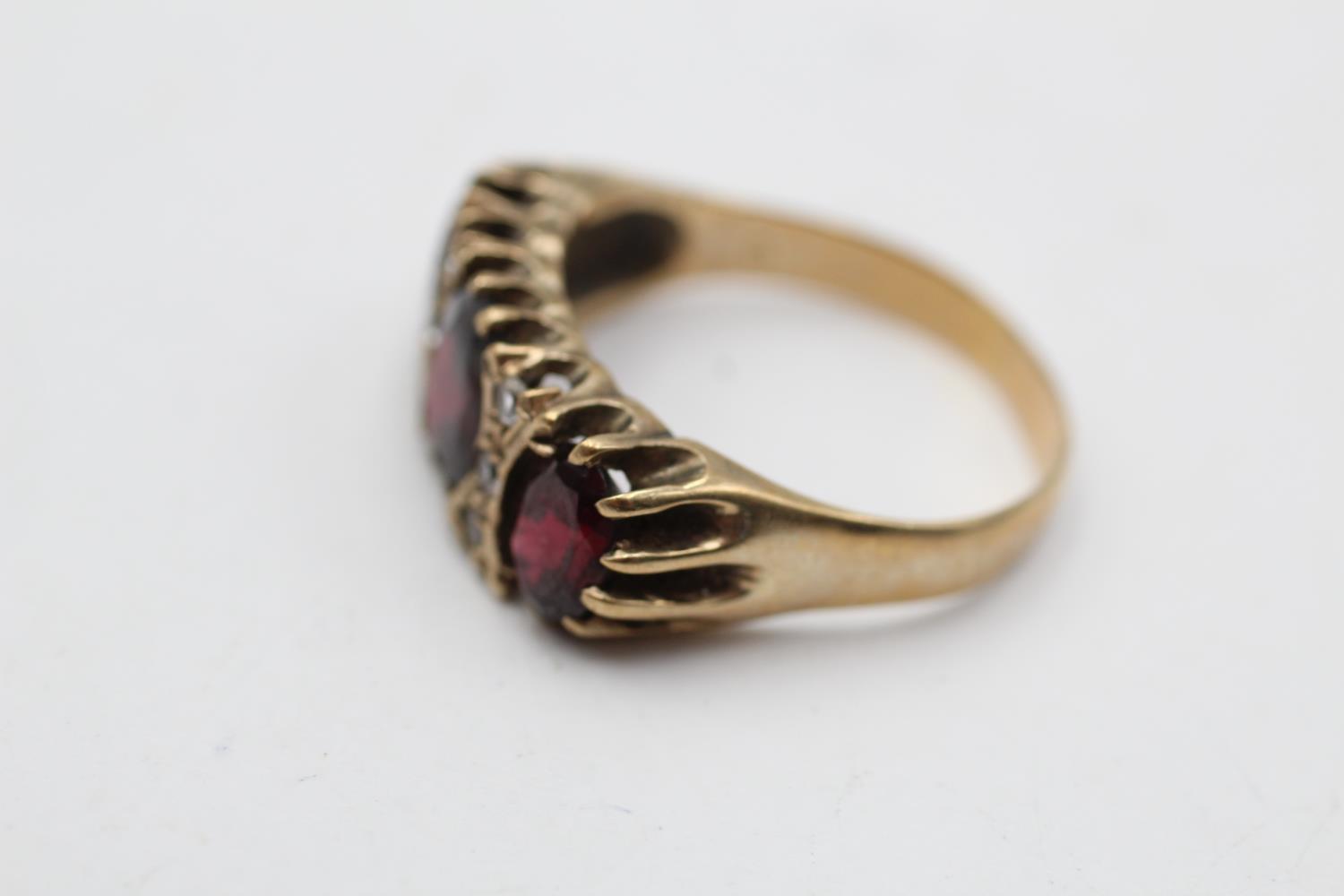 9ct gold vintage garnet & clear gemstone buttercup setting dress ring (4.6g) Size Q - Image 2 of 5