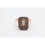 9ct gold vintage smokey quartz ring (6.6g) Size R