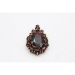 8ct gold antique garnet halo pendant (4.1g)