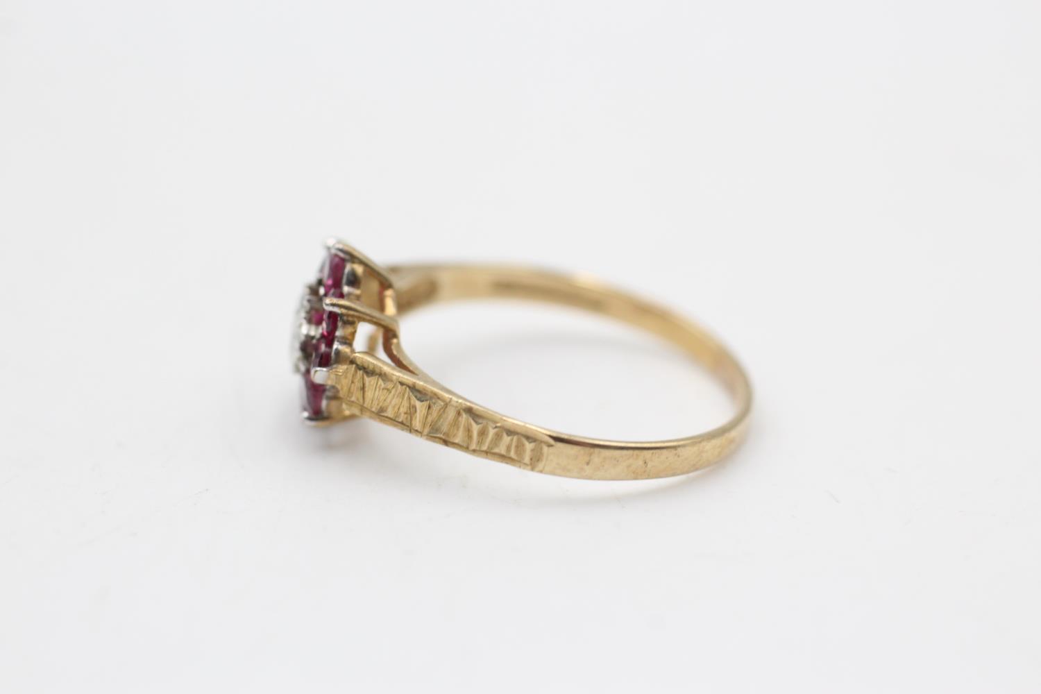 9ct gold vintage ruby & diamond flower ring (1.4g) Size P - Bild 2 aus 5