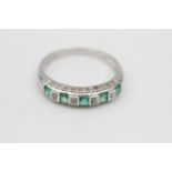 9ct white gold diamond & emerald fancy ring (2.5g) Size P